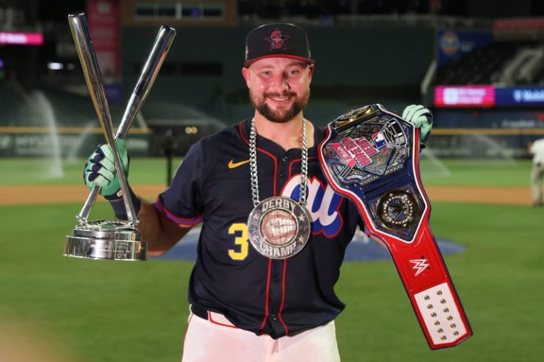 Mariners slugger makes history with Home Run Derby win