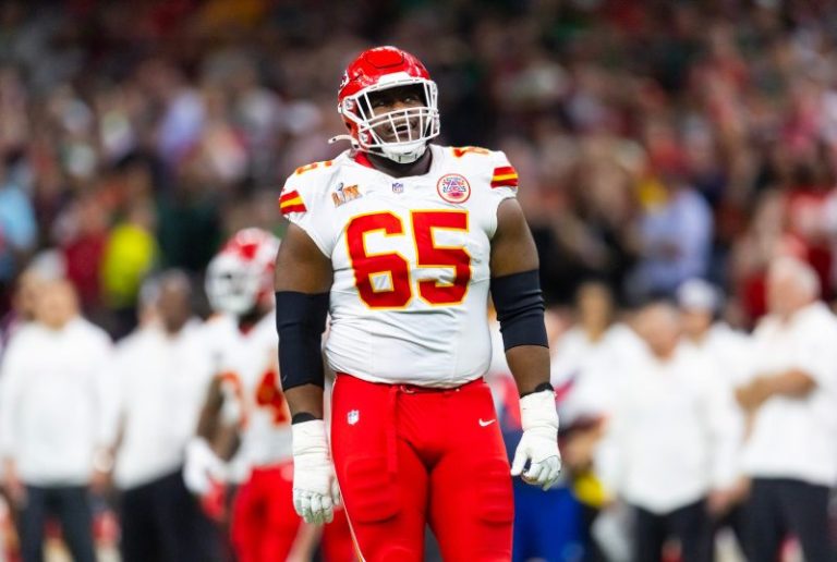 Report: Chiefs, Trey Smith agree on new deal