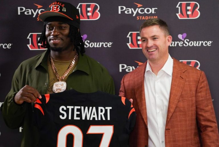 Can Bengals’ Stewart go back to college? Latest on contract