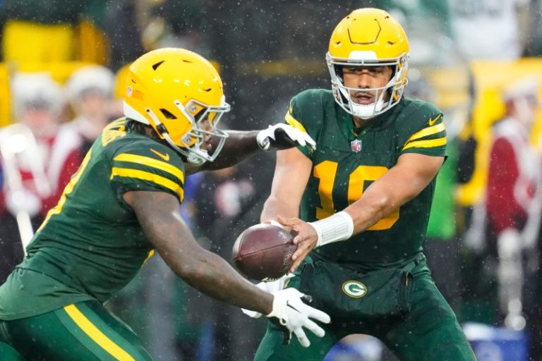 Packers’ new throwbacks meant to resemble century-old uniform