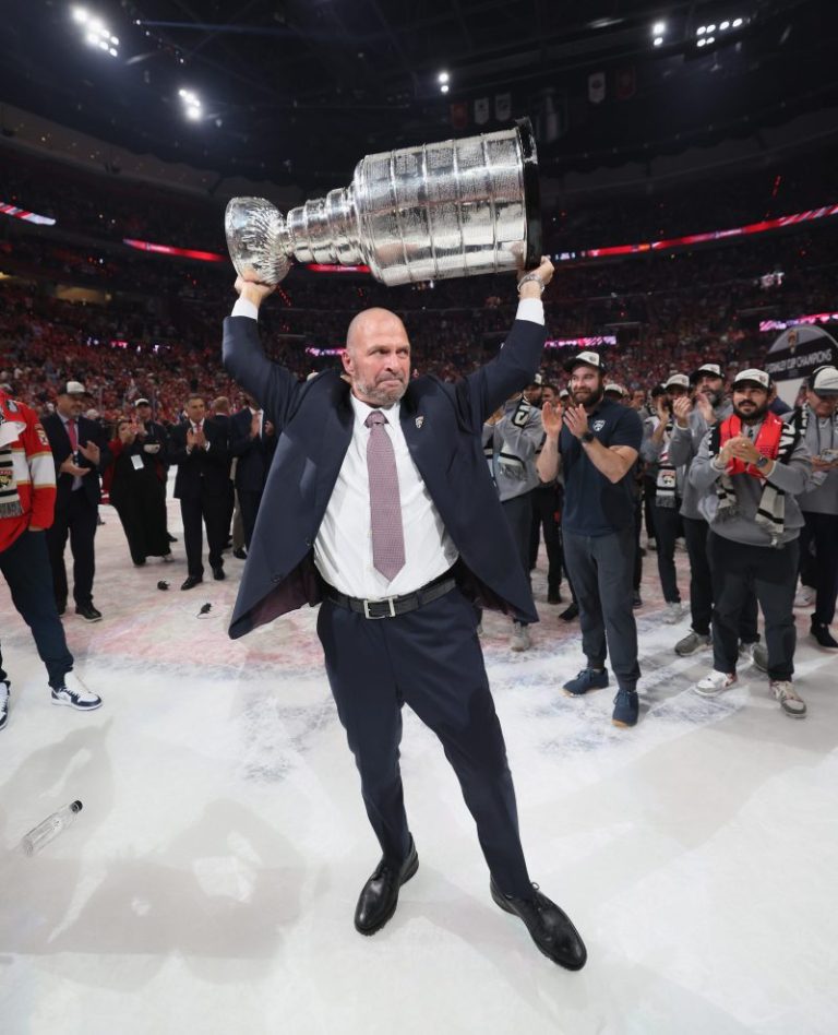 Look: Stanley Cup gets a visit from dolphins
