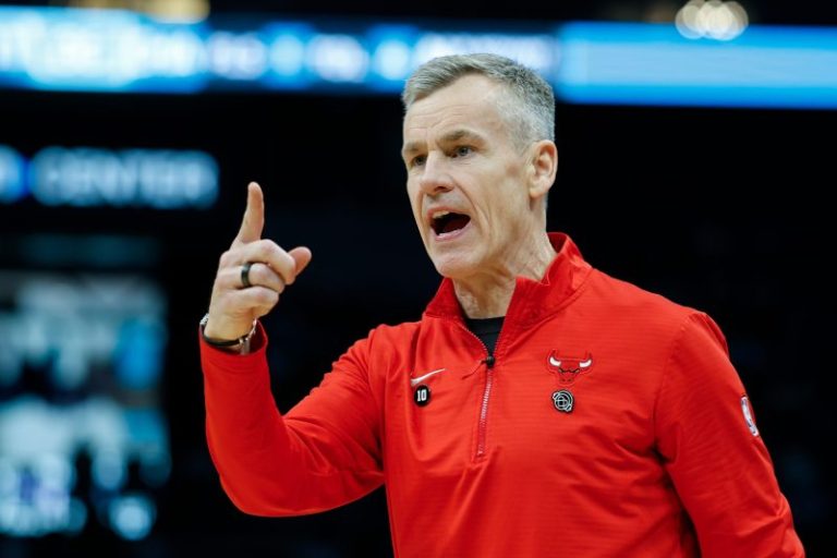 Bulls head coach agrees to contract extension, per report