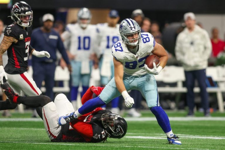 Cowboys sign TE Ferguson to historic extension