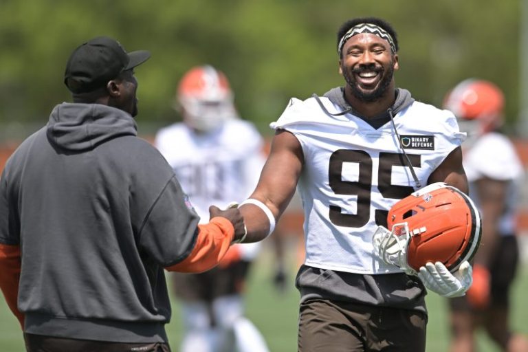 Olympic gold medalist attends Browns training camp practice