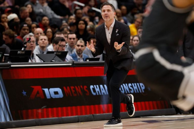 Billy Lange steps down from SJU basketball for NBA job