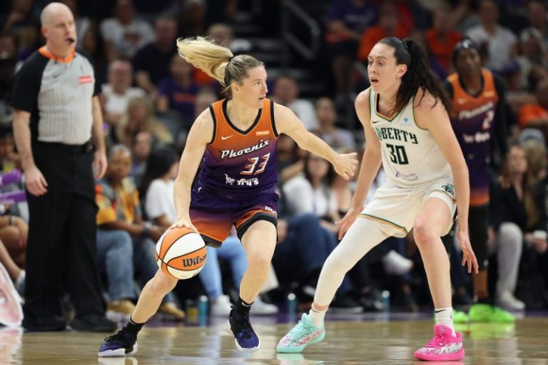 Breanna Stewart injury update: Liberty star injures knee in OT win
