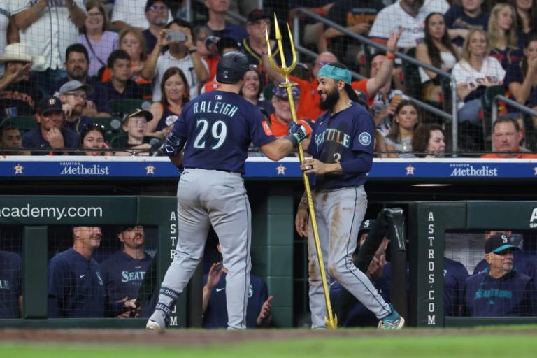 Watch: Mariners’ Cal Raleigh sets team record with 57th home run