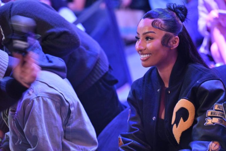 Only Fans model separates Jake Paul, Tank Davis during faceoff