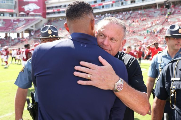 Arkansas fans chant for school to ‘Fire Pittman’