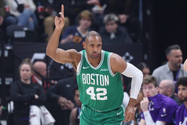 Reports: All-Star center set to join Warriors on multi-year deal