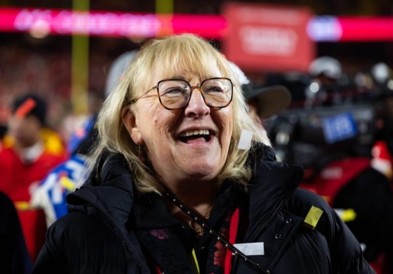 Moms of Patrick Mahomes, Travis Kelce, Taylor Swift enjoy outing