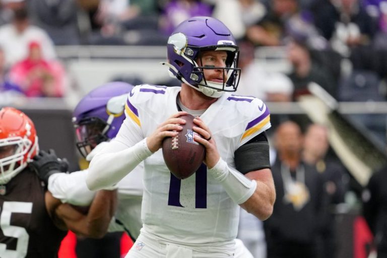 Reports: Vikings to start Wentz vs Eagles in Week 7