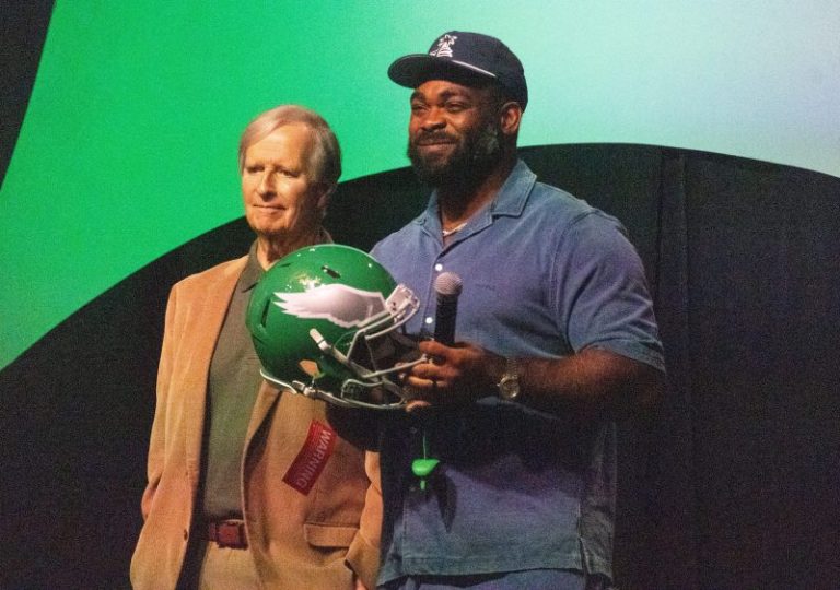 Longest-tenured Eagles player to leave retirement, rejoin team