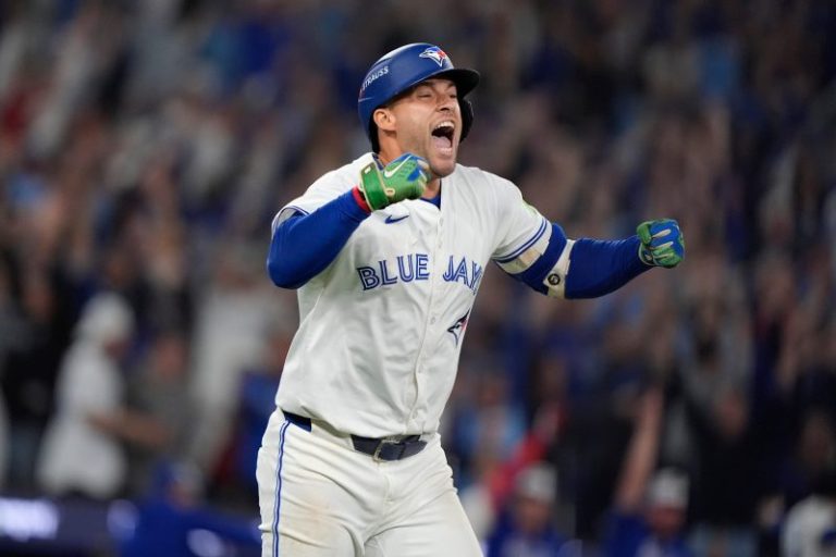 Blue Jays stun Mariners on dramatic home run to reach World Series