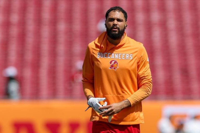 Mike Evans injury puts 1,000-yard receiving season streak in jeopardy