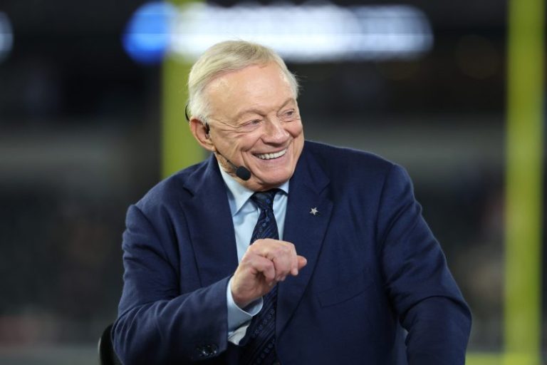 Cowboys’ Jerry Jones takes center stage in NFL trade deadline theater