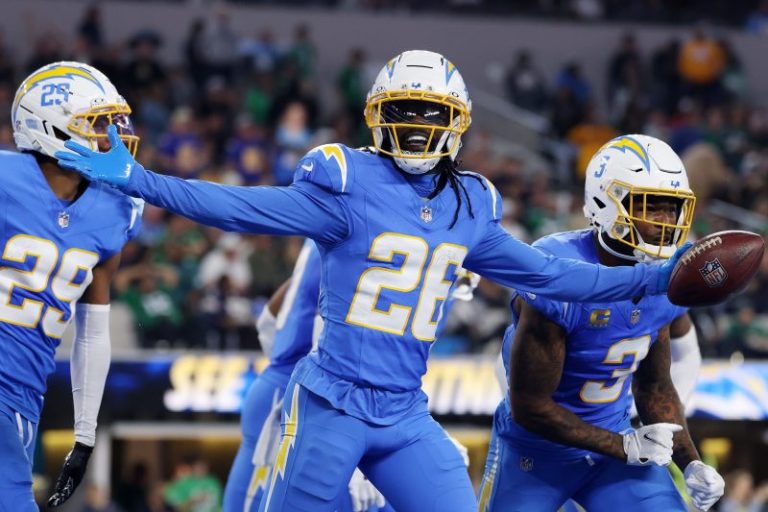 Winners and losers from Chargers’ sloppy OT win over Eagles