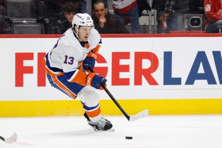 Islanders star ejected for vicious two-handed slash