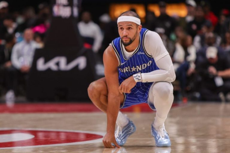 NBA bans player from wearing headband on his neck