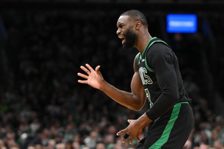 Celtics star blasts refs after painful loss to Spurs